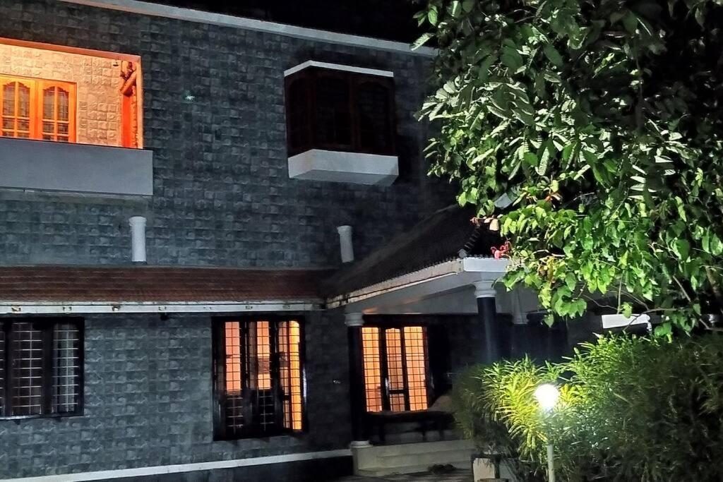 Anandam Stays - Premium 3Bhk Plush Homestay, Vaikom Near Kumarakom Eksteriør bilde